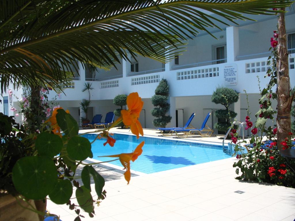 Emerald Hotel Mália Exterior foto